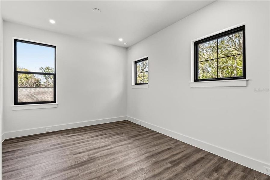 Spacious, unfurnished interior of a new home in , Orlando (Image 22).