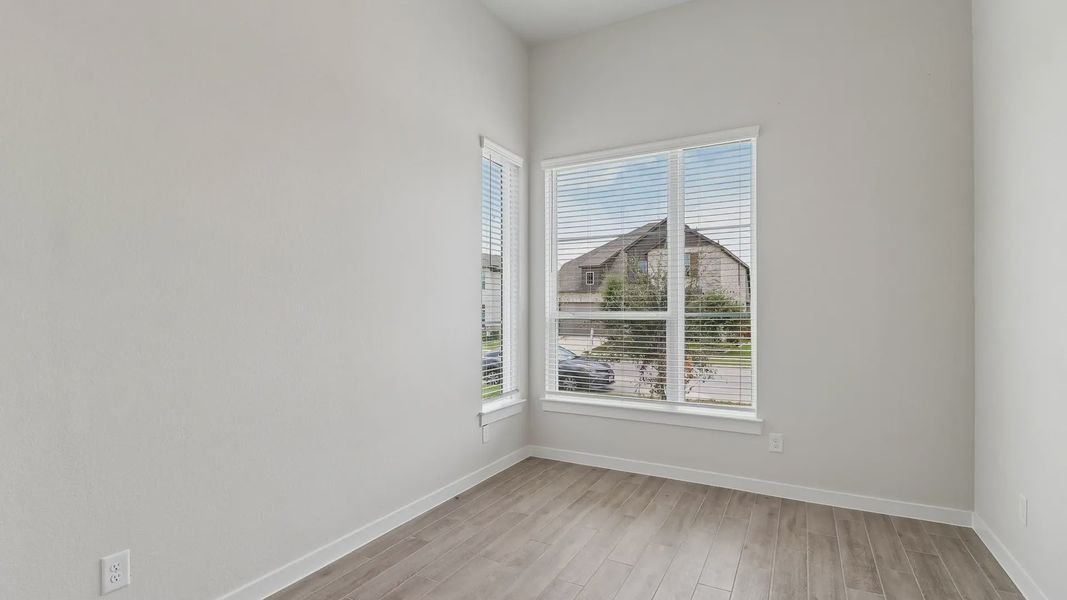 Spacious, unfurnished interior of a new home in Meyer Ranch 45's, New Braunfels (Image 14).