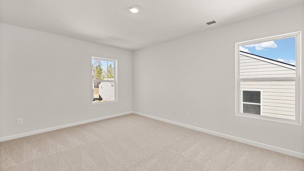 Spacious, unfurnished interior of a new home in Sherwood Manor, South Fulton (Image 10).