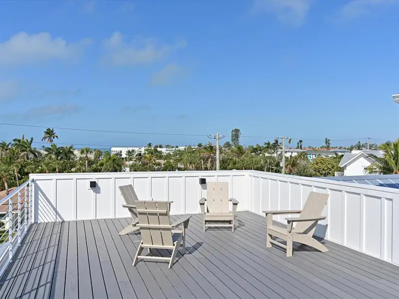 Exterior details and patio area of a home in , Holmes Beach (Image 4).