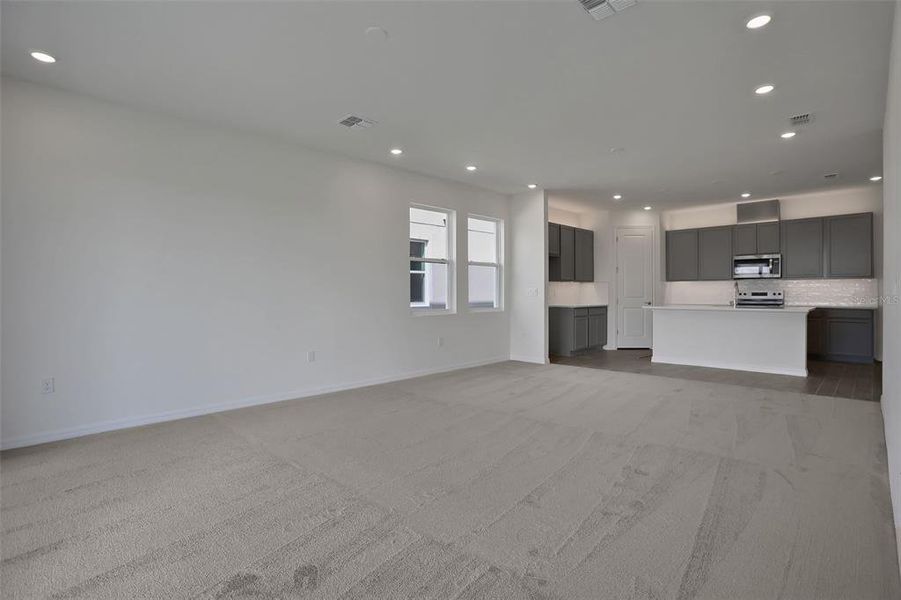 Spacious, unfurnished interior of a new home in Turnleaf, Punta Gorda (Image 14).