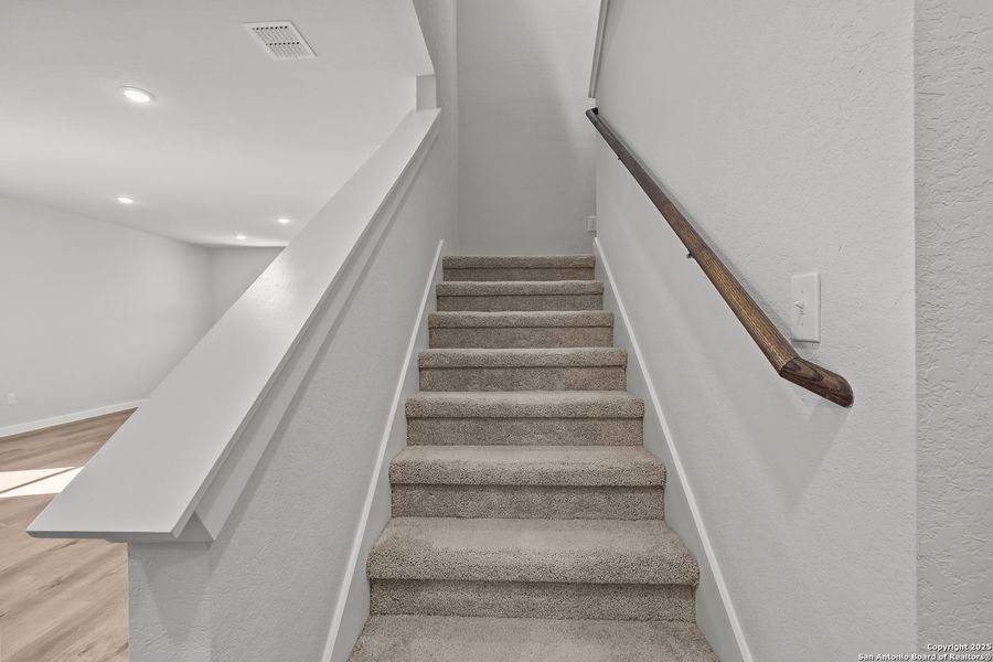 Spacious, unfurnished interior of a new home in Cinco Lakes, San Antonio (Image 33).