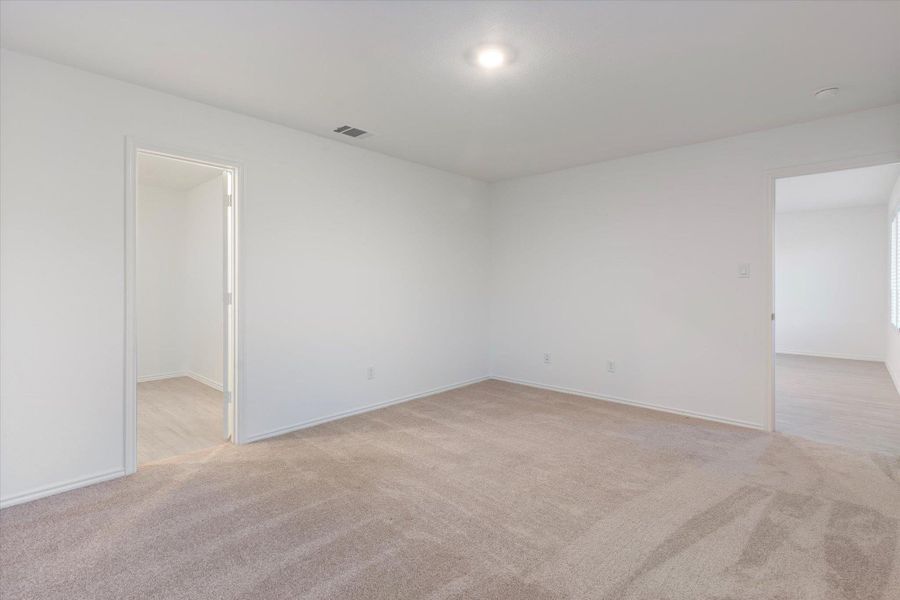 Spacious, unfurnished interior of a new home in , Troy (Image 24).