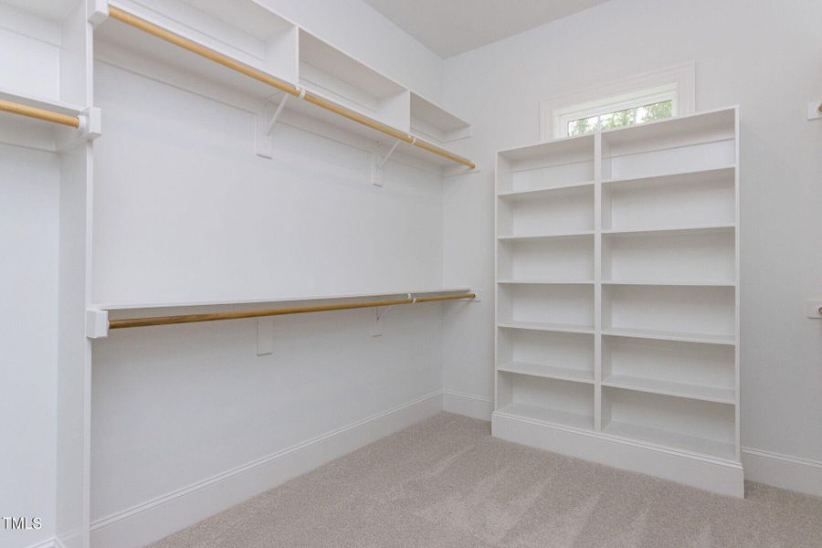 027-1920x1080-primary-closet