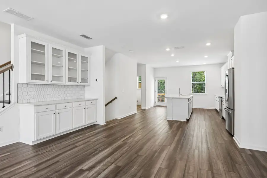 Spacious, unfurnished interior of a new home in Alder Creek, Cumming (Image 15).