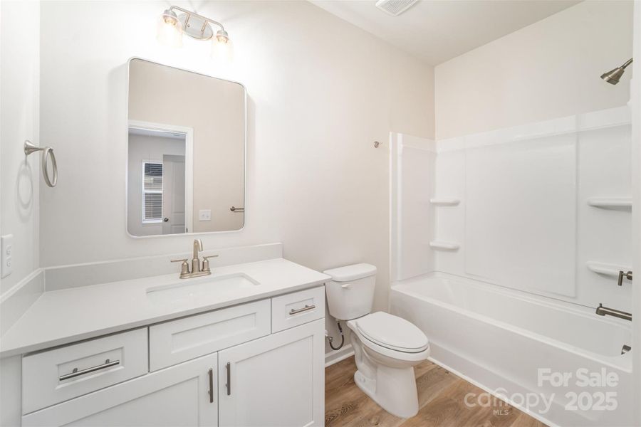 Photos of 2713 New Pineola Rd