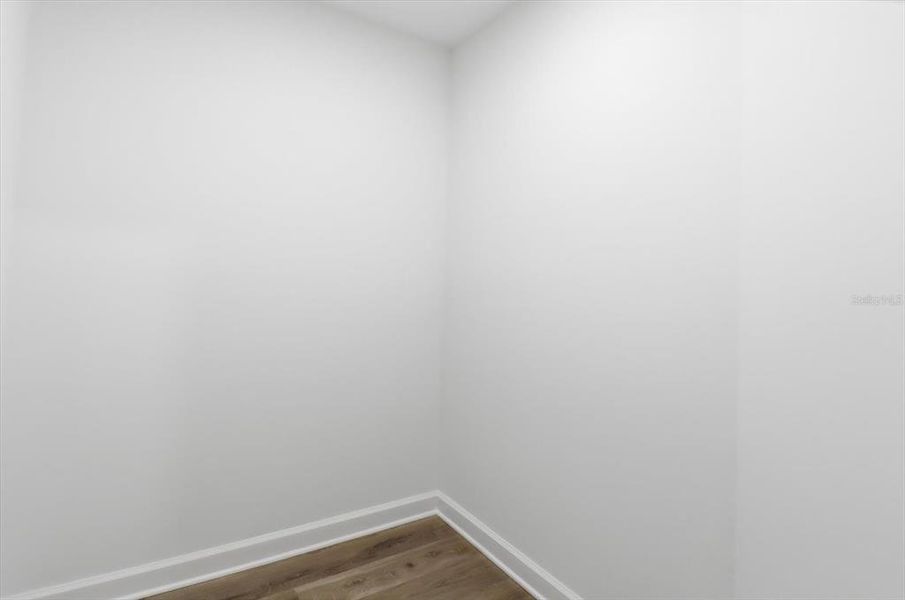 Spacious, unfurnished interior of a new home in , Crystal River (Image 25).