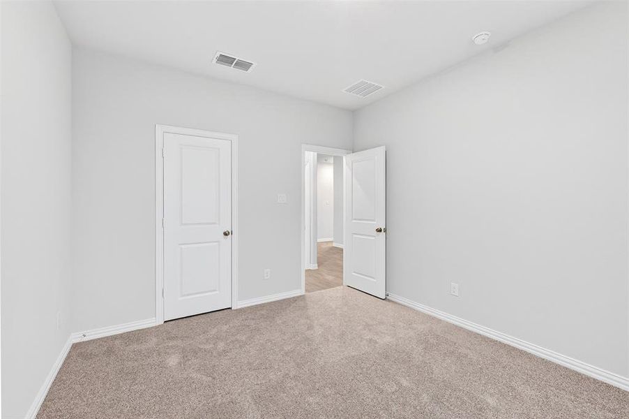 Spacious, unfurnished interior of a new home in Lily Creek at Sutton Fields, Aubrey (Image 21).