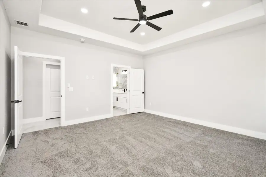 Spacious, unfurnished interior of a new home in , Willis (Image 20).