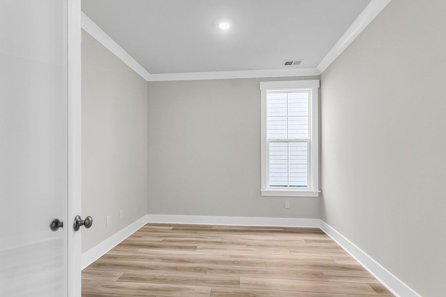 Spacious, unfurnished interior of a new home in Pineland Preserve, Summerville (Image 33).