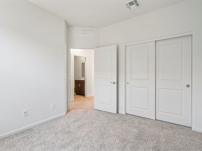 Spacious, unfurnished interior of a new home in Las Patrias at Star Valley Phase III - Signature Series, Tucson (Image 13).