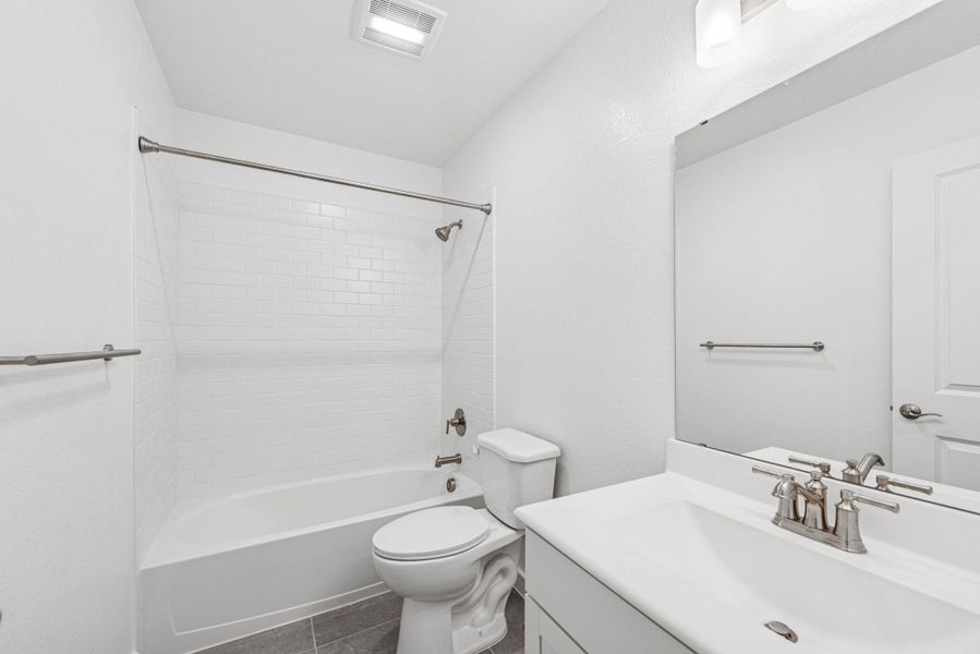 Hall bath 2 (*Photo not of actual home and used for illustration purposes only.)