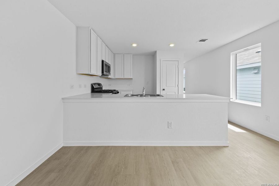 Furnished interior view inside a new home in Spring Grove, St. Hedwig (Image 9).