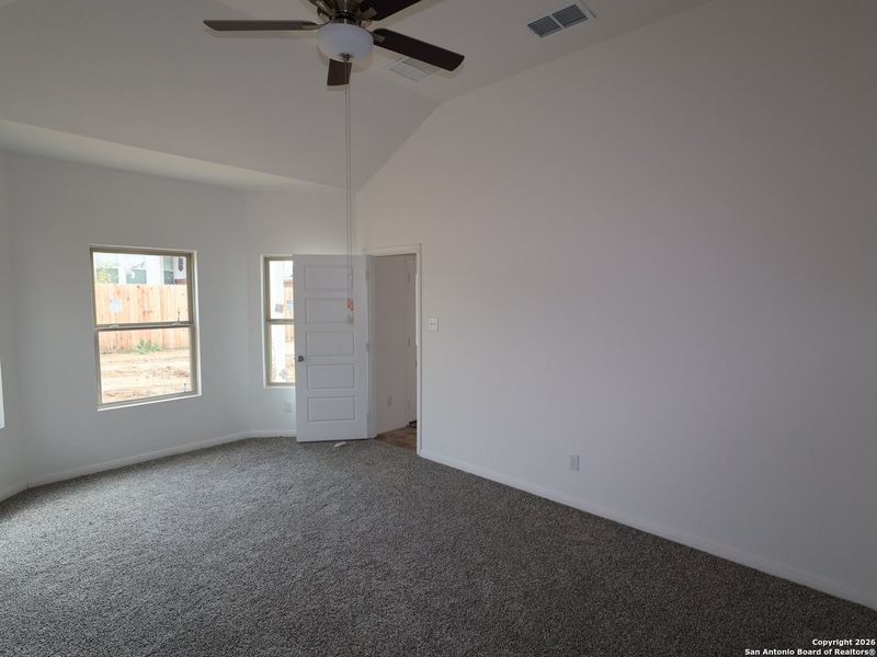 Spacious, unfurnished interior of a new home in Agave, San Antonio (Image 18).