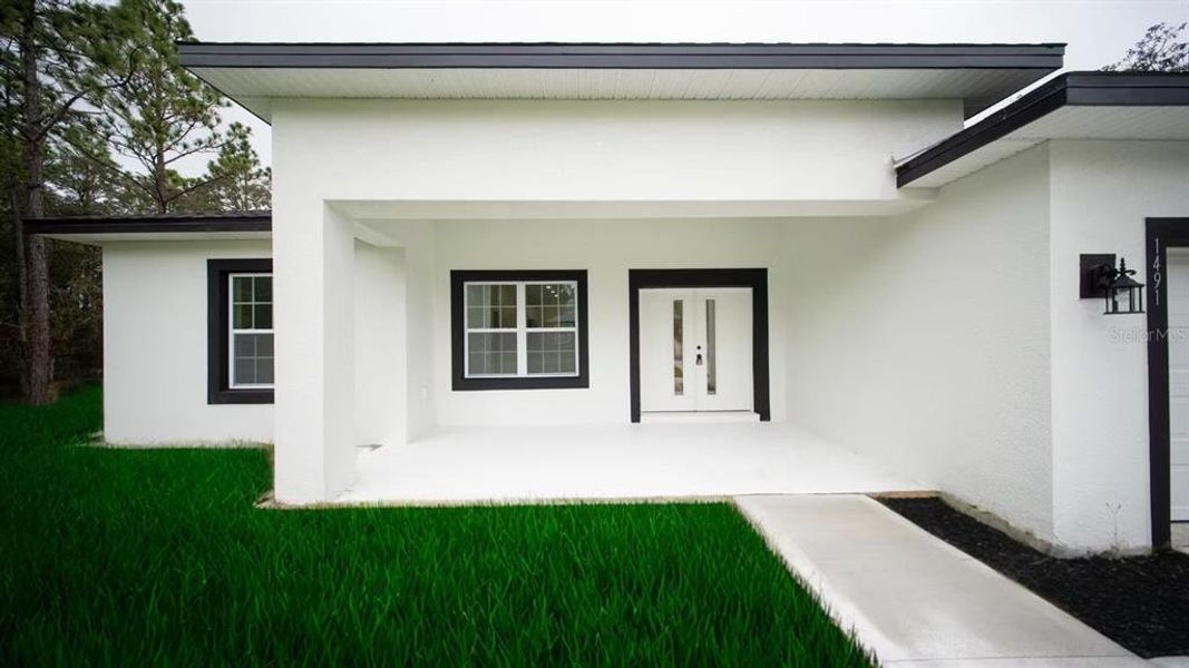 Exterior details and patio area of a home in , Citrus Springs (Image 3).