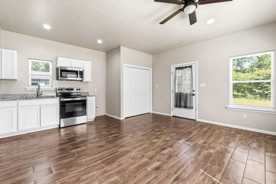 Spacious, unfurnished interior of a new home in , Livingston (Image 27).
