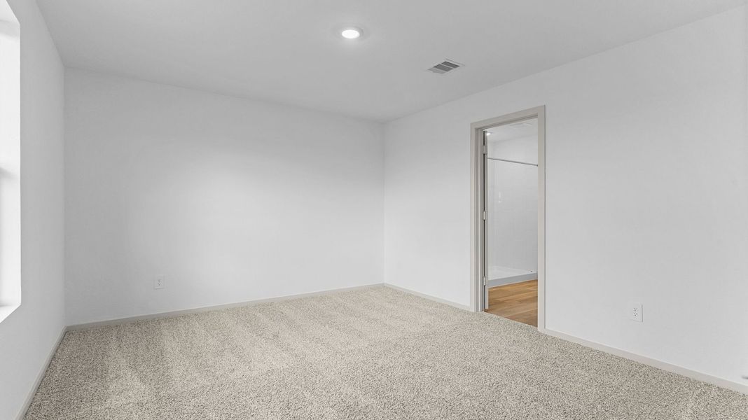 Spacious, unfurnished interior of a new home in Watermark, Alvin (Image 10).