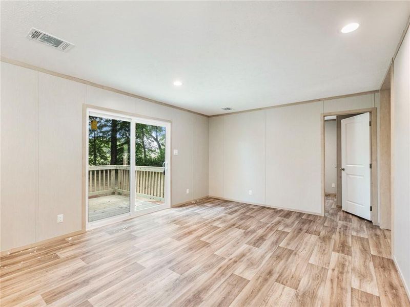 Spacious, unfurnished interior of a new home in , Gainesville (Image 15).