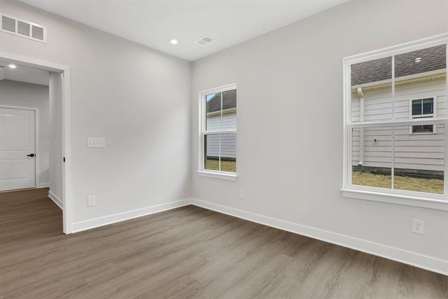 Spacious, unfurnished interior of a new home in Crystal Falls, Dawsonville (Image 29).