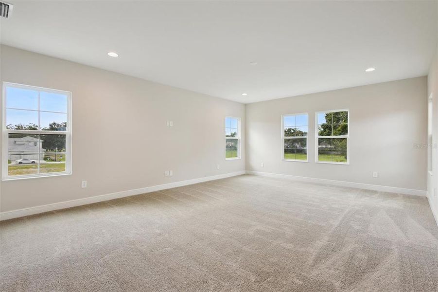 Spacious, unfurnished interior of a new home in Crestwood Estates, Valrico (Image 16).