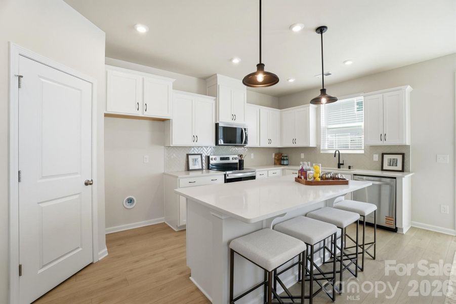For representation purposes of floorplan only, actual homesite is under construction and design and structural options may vary