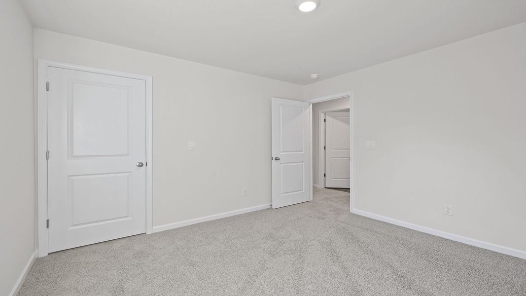Spacious, unfurnished interior of a new home in Cloverdale Hills, Piedmont (Image 21).