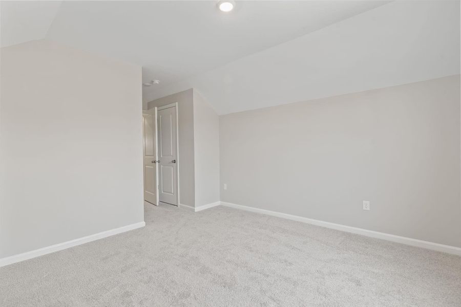 Spacious, unfurnished interior of a new home in White Oak Estates, Conway (Image 33).