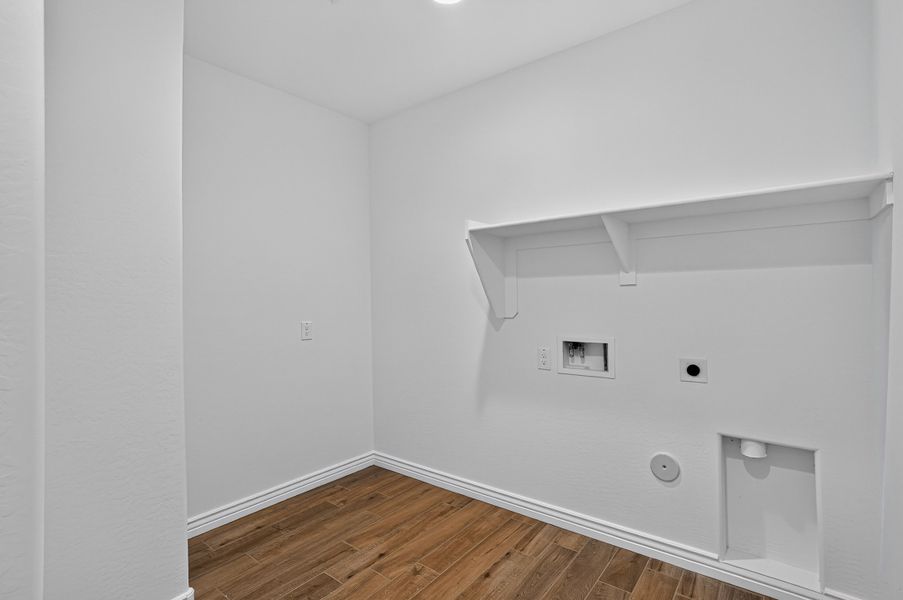 Spacious, unfurnished interior of a new home in Allen Ranches, Litchfield Park (Image 20).