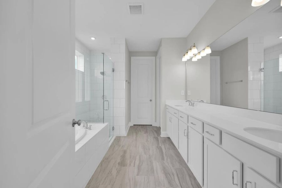 The Crestmoore II Primary Bath