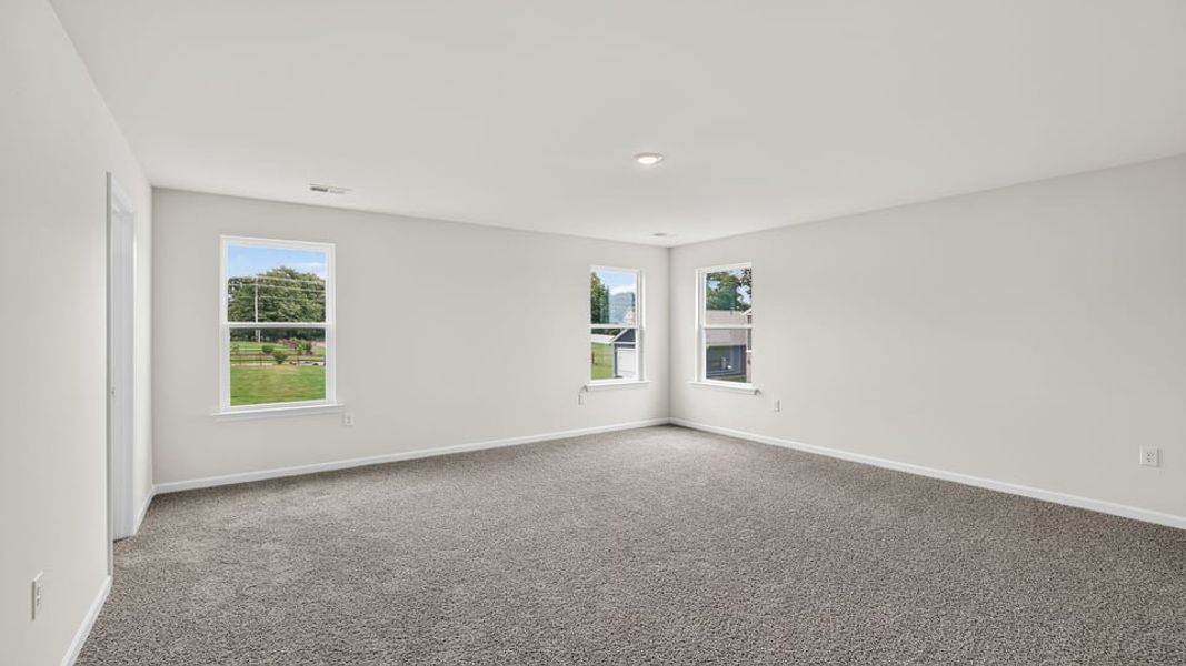 Spacious, unfurnished interior of a new home in Woodglen, Piedmont (Image 31).