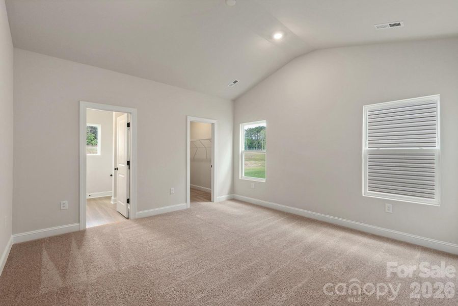 Spacious, unfurnished interior of a new home in Ascot Woods, Charlotte (Image 10).