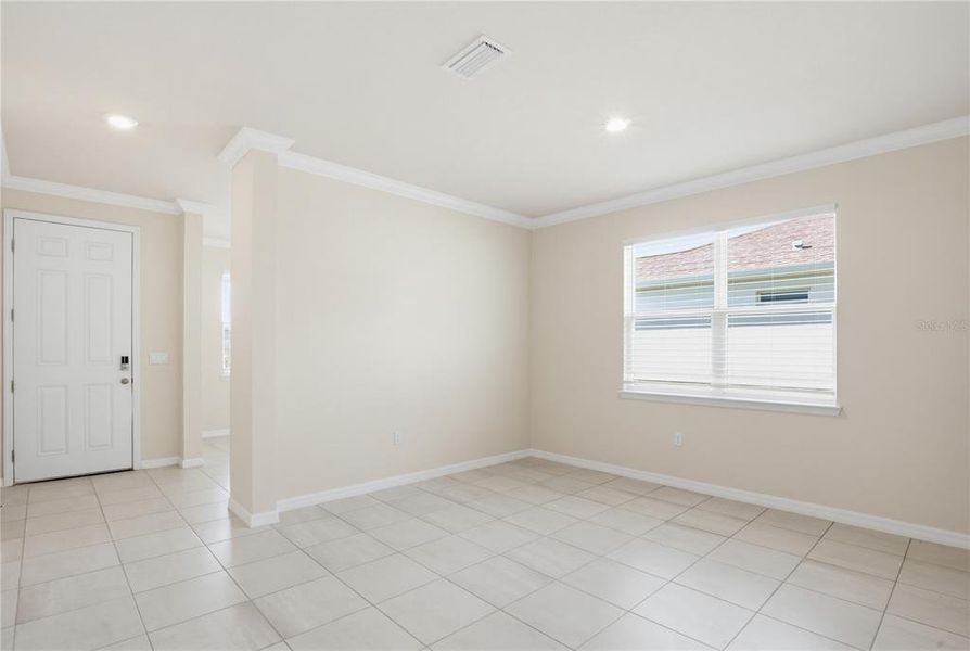 Spacious, unfurnished interior of a new home in Coddington, Bradenton (Image 32).