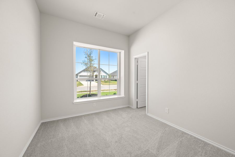 Spacious, unfurnished interior of a new home in Hunters Ridge, Crowley (Image 23).