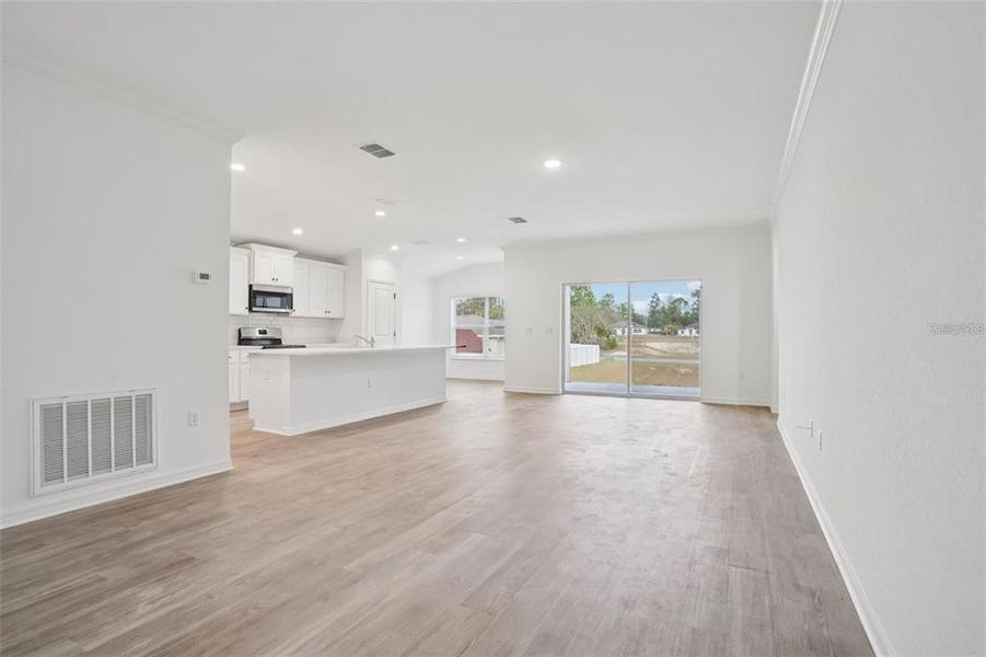 Spacious, unfurnished interior of a new home in , Ocala (Image 9).