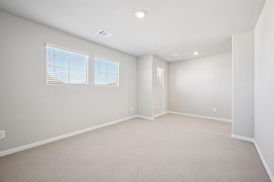 Spacious, unfurnished interior of a new home in Simpson Crossing - Signature Series, McKinney (Image 27).