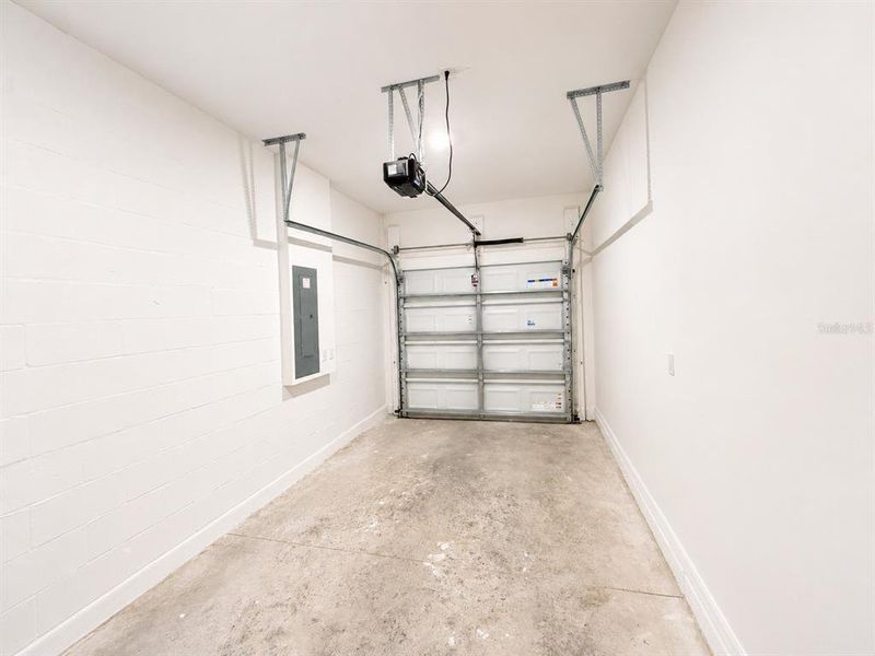 Spacious, unfurnished interior of a new home in , Tampa (Image 23).