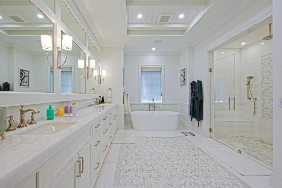 PRIMARY SUITE - 1ST FLOOR PRIMARY SUITE - 1ST FLOOR