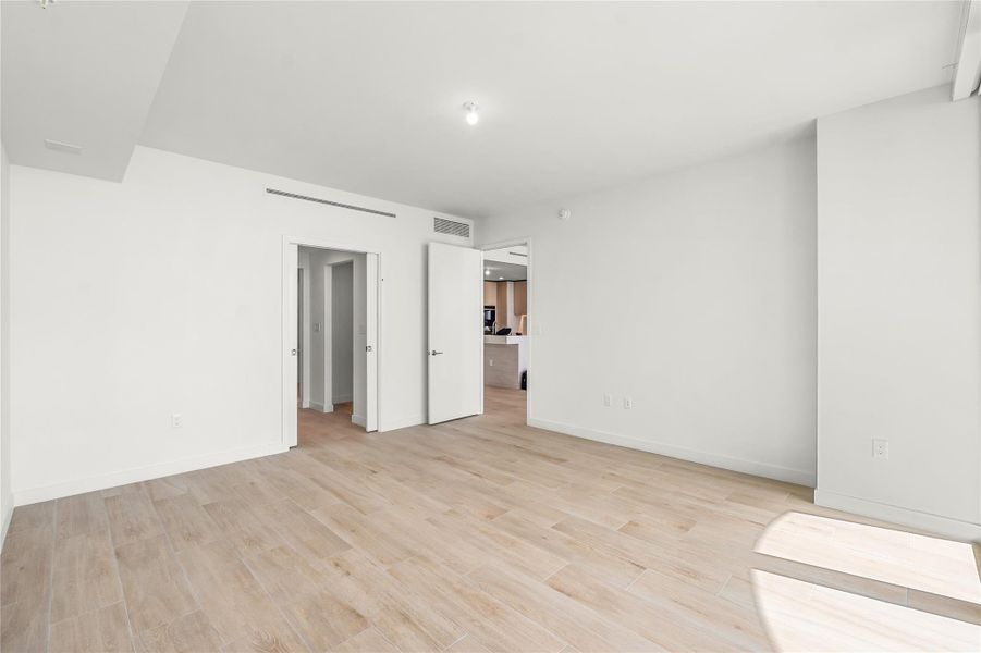 Spacious, unfurnished interior of a new home in Casamar, Pompano Beach (Image 36).