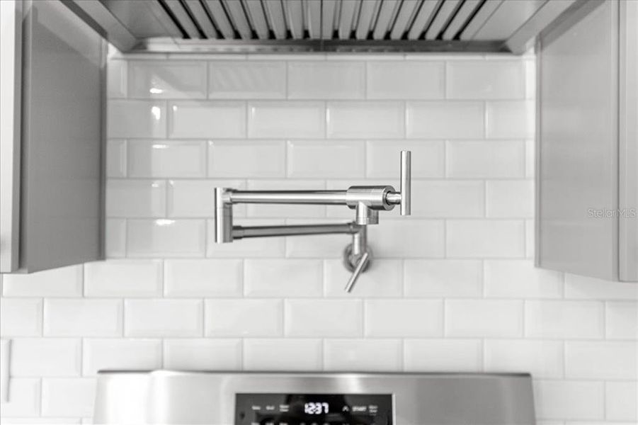 Close-up of interior finishes inside a home in , Dunnellon (Image 18).