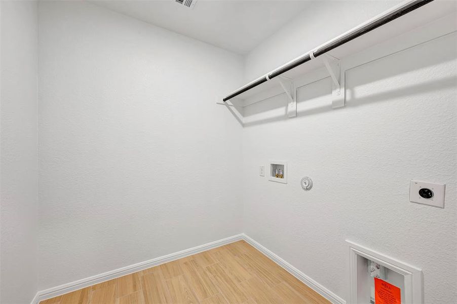 Spacious, unfurnished interior of a new home in Mobberly Farms, Pilot Point (Image 39).