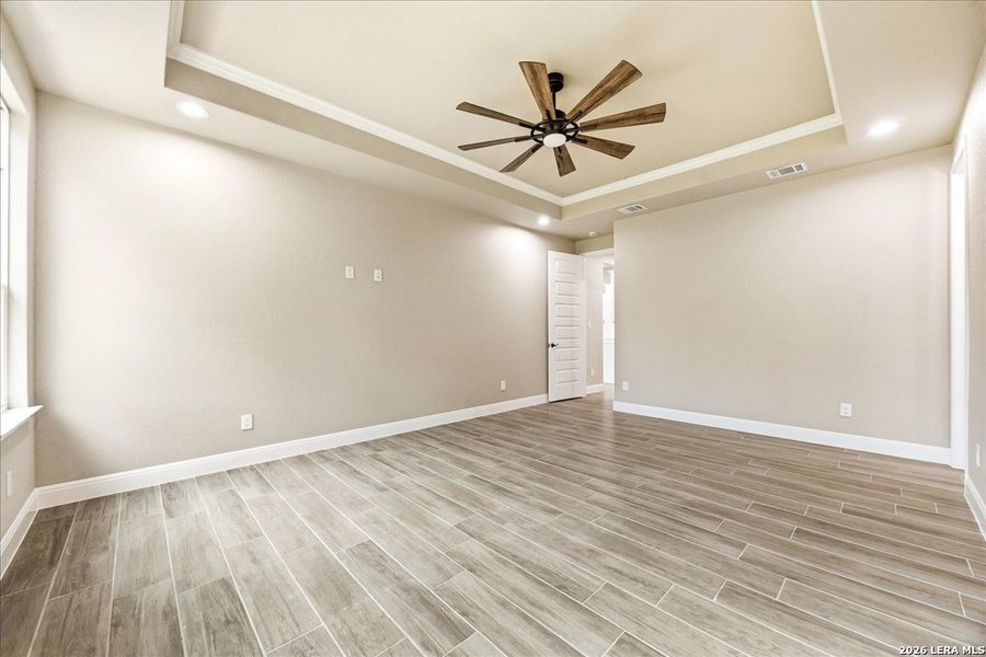 Spacious, unfurnished interior of a new home in , La Vernia (Image 21).