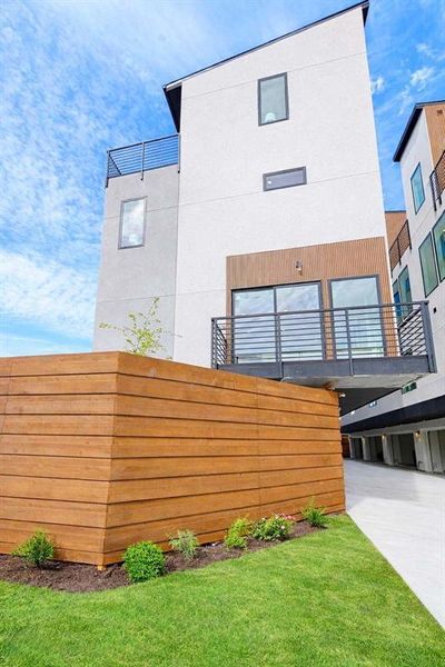 Exterior details and patio area of a home in , Dallas (Image 20).