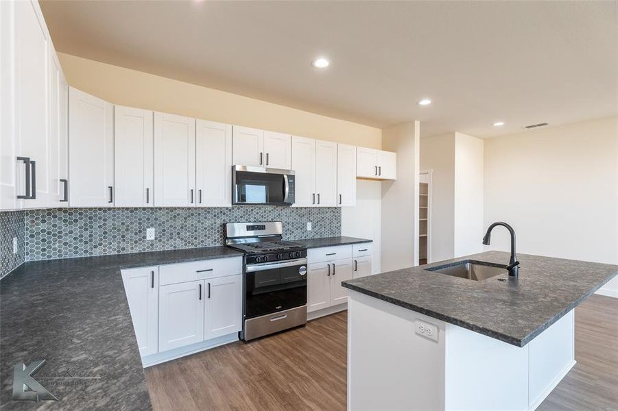 Furnished interior view inside a new home in , Abilene (Image 7).