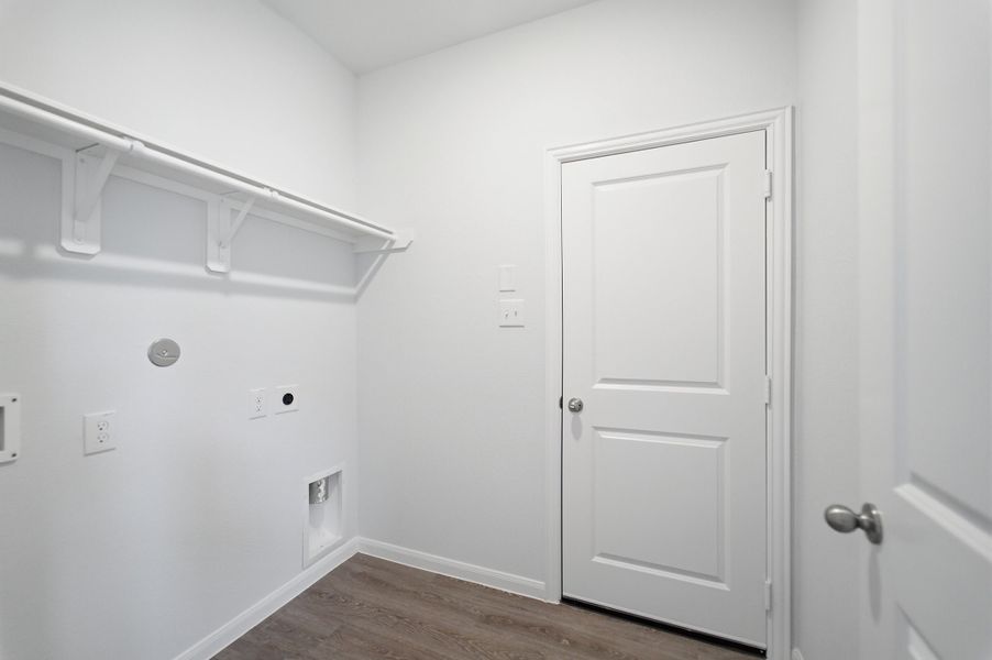 Spacious, unfurnished interior of a new home in The Pines at Seven Coves, Willis (Image 22).