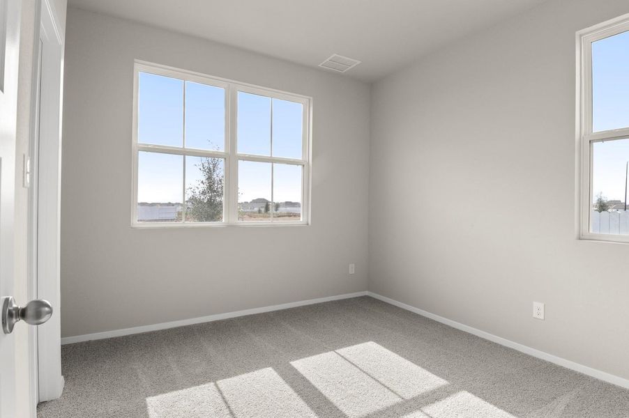 Spacious, unfurnished interior of a new home in Harvest Ridge, Elgin (Image 15).