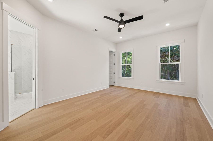Spacious, unfurnished interior of a new home in , Wando (Image 10).