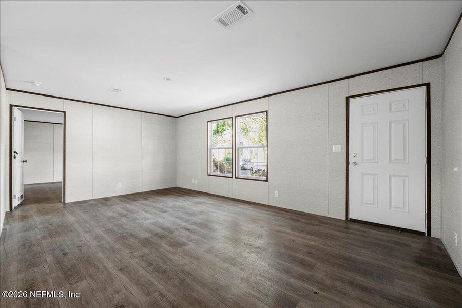 Spacious, unfurnished interior of a new home in , Palatka (Image 16).