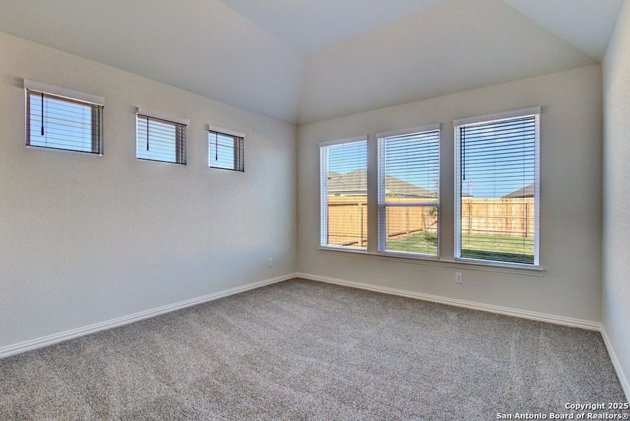Spacious, unfurnished interior of a new home in Veranda, San Antonio (Image 12).