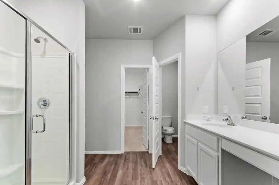 Owner's Bathroom Owner's Bathroom