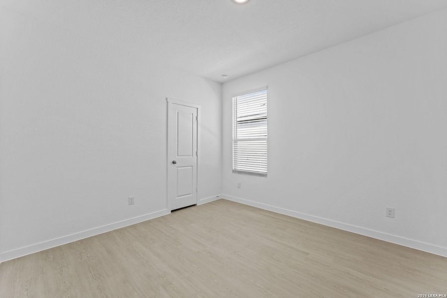 Spacious, unfurnished interior of a new home in Waterwheel, San Antonio (Image 10).